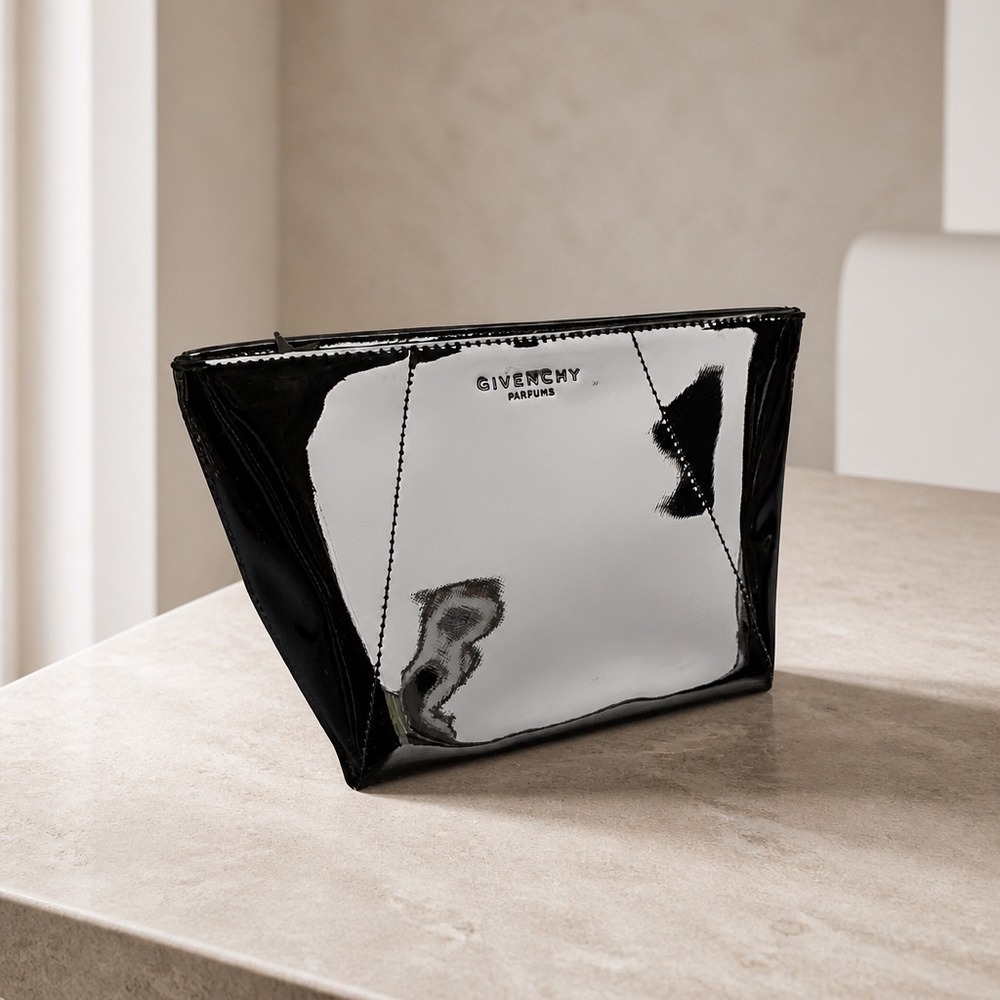 NWOT Givenchy Parfums Black Patent Cosmetic Bag Star Zipper Pull Makeup Pouch